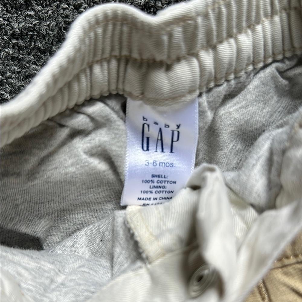 Baby Gap - Set of light and dark khaki pants - Picture 4 of 4
